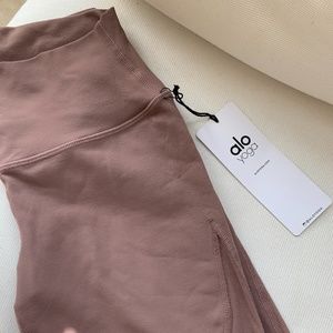 Alo Yoga Small High-Waist Coast Capri